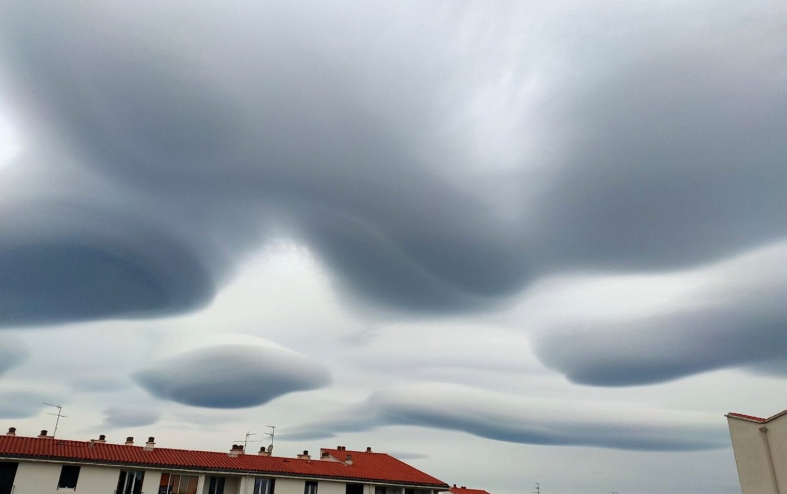 2024-01-06_11h46_58-1536×964 nuage lenticulaire rate